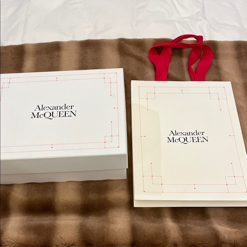 Alexander McQUEEN White Gift Box and Shopping Bag with Red Handles